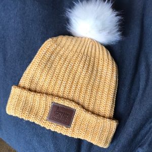 Love your melon cuffed Pom hat!!